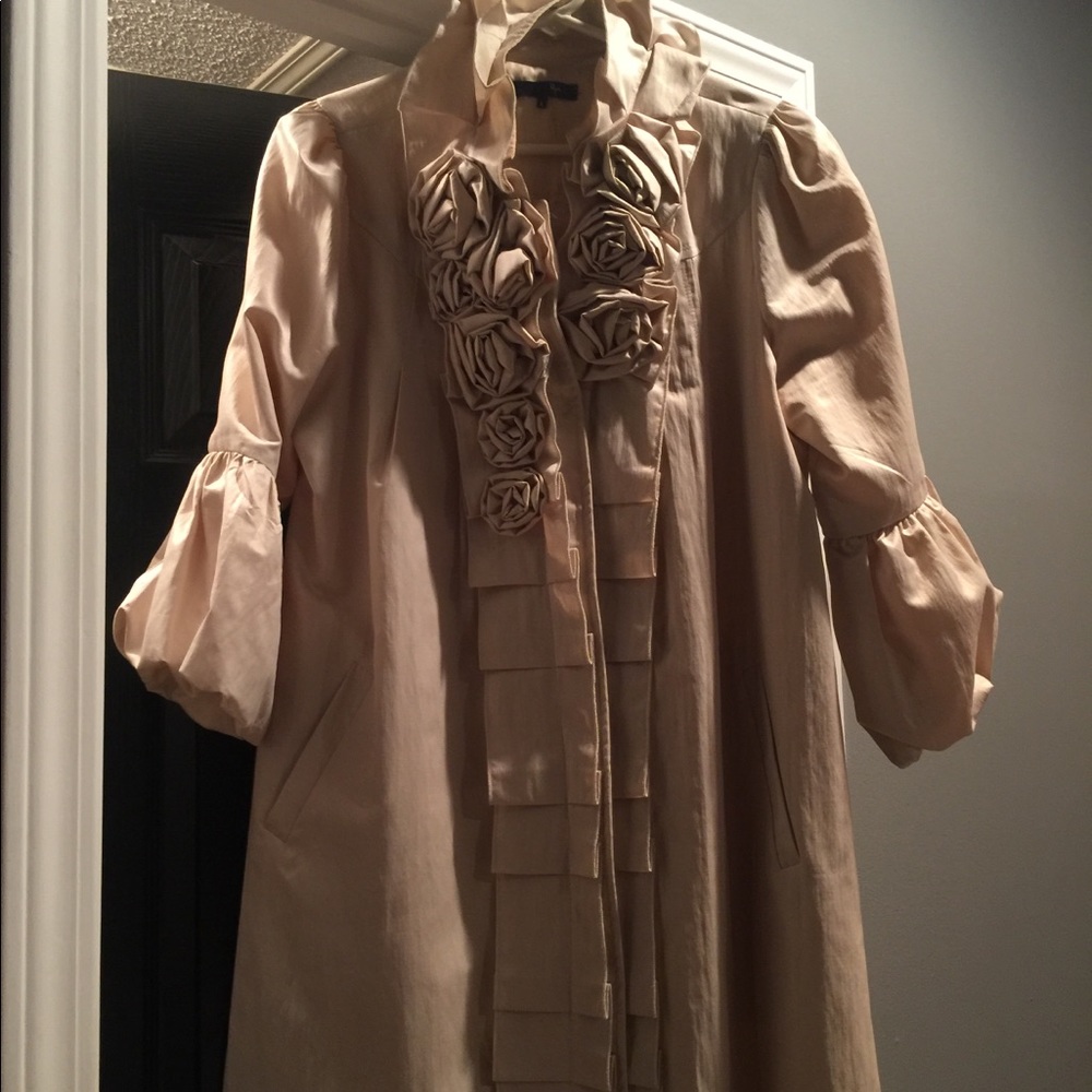 Cream jacket with rosettes.